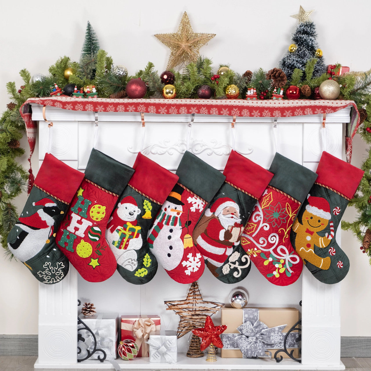 Medias navideñas bordadas con toalla - Scrolls 