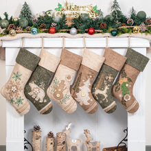 Calcetín navideño de bosque - Strobile 